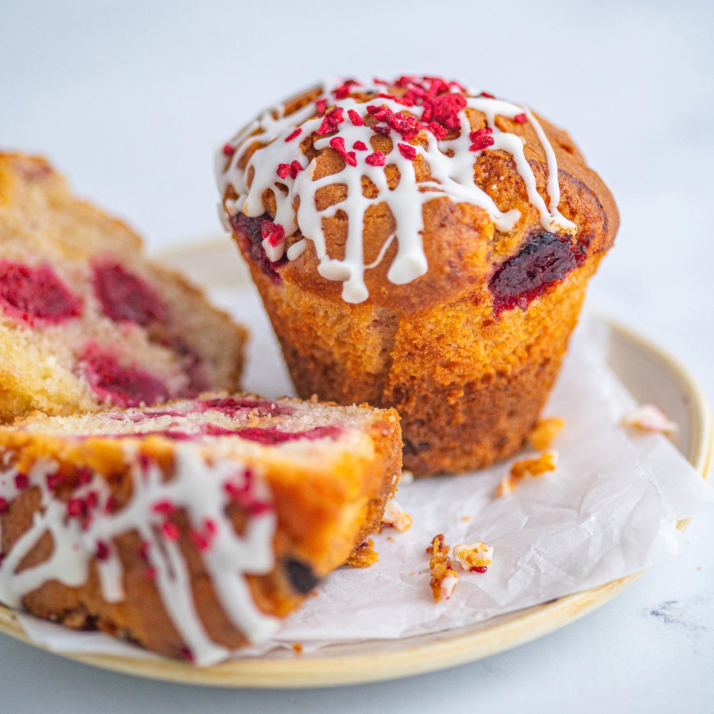 RASPBERRY & WHITE CHOCOLATE MUFFIN