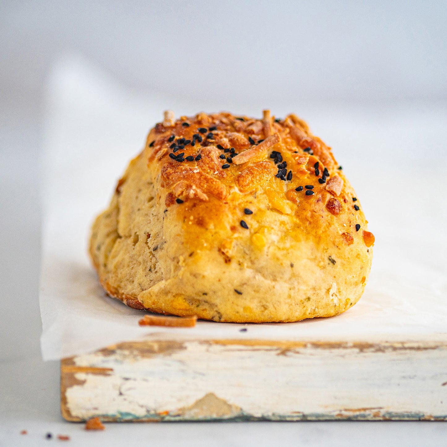 CHEDDAR & CARAMELISED ONION SCONE
